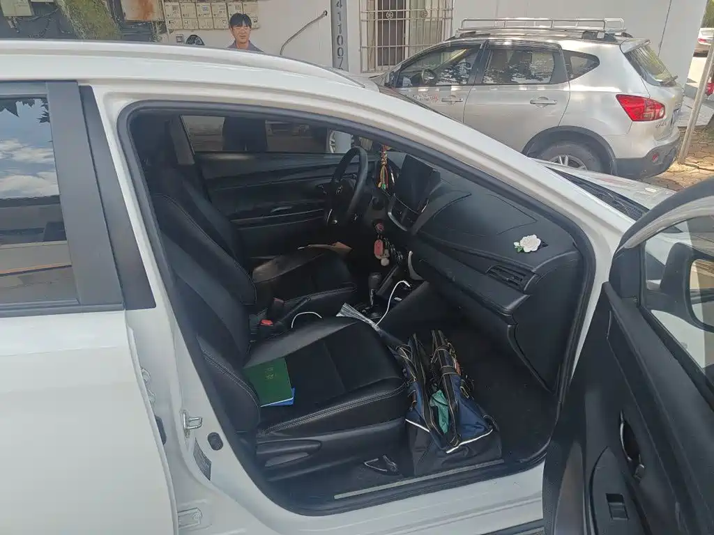 Toyota Yaris L 2022 — фото 21
