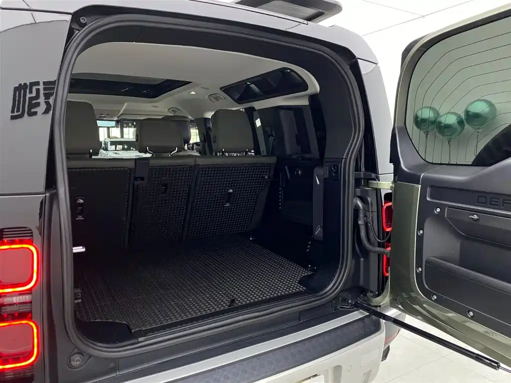 Land Rover Defender 2021 — фото 35