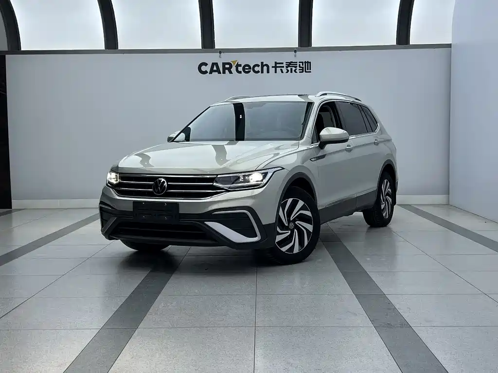 Volkswagen Tiguan L 2022 — фото 1
