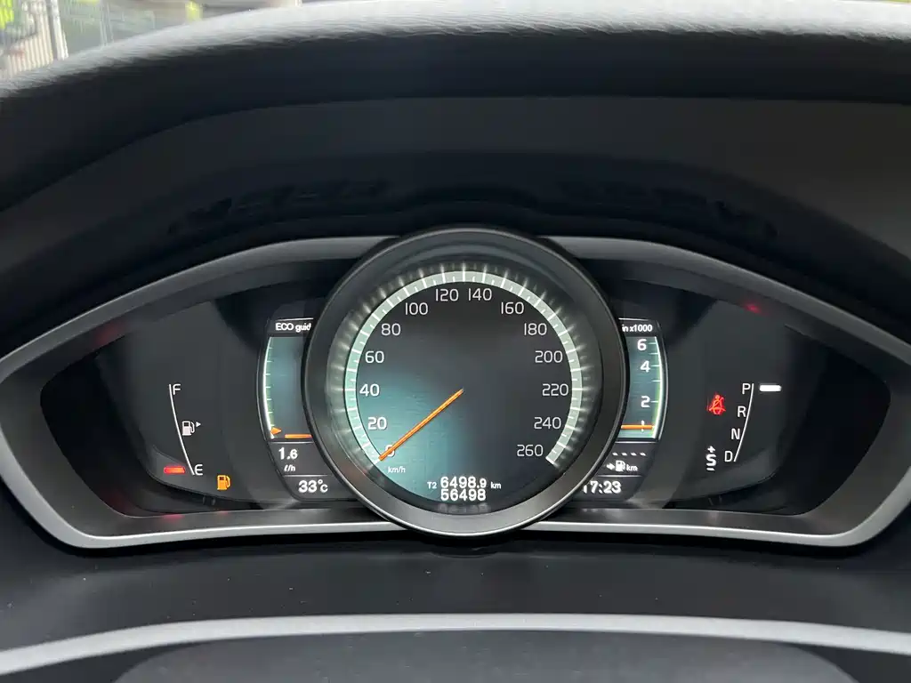Volvo V40 2017 — фото 15