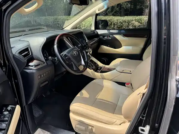 Toyota Alphard 2015