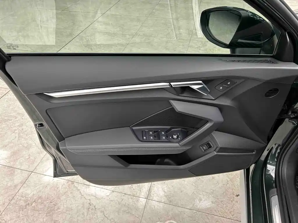 Audi A3 2023 — фото 10