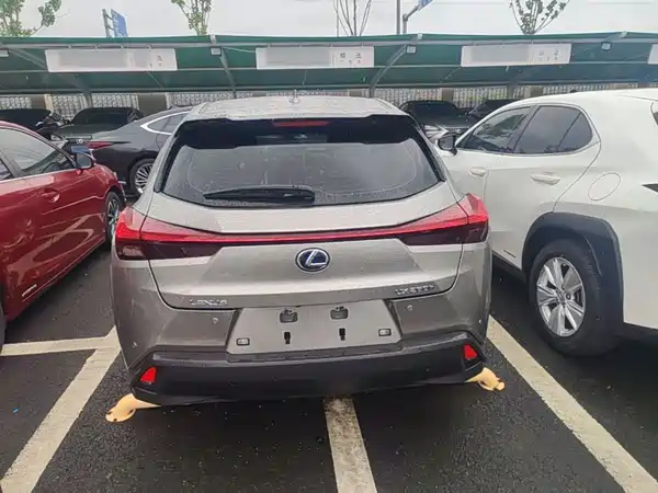 Lexus UX 2021