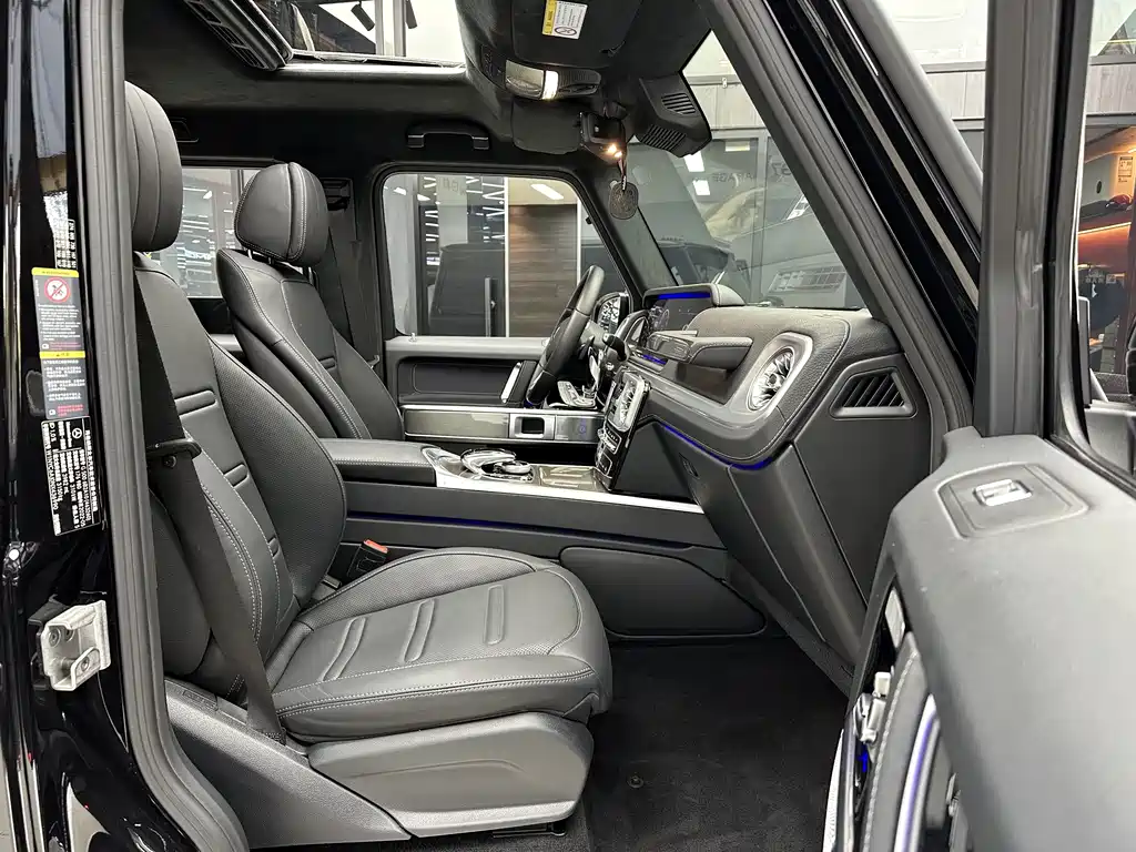 Mercedes-Benz G-Class 2023 — фото 11
