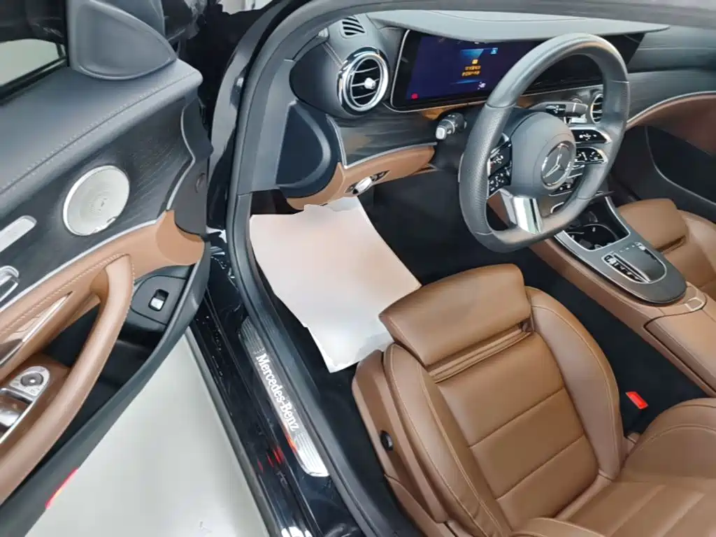 Mercedes-Benz E-Class 2022 — фото 16