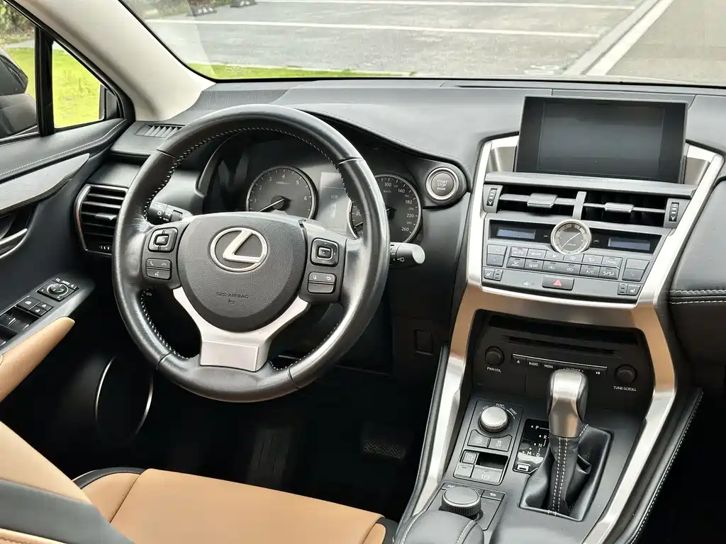 Lexus NX 2017 — фото 14