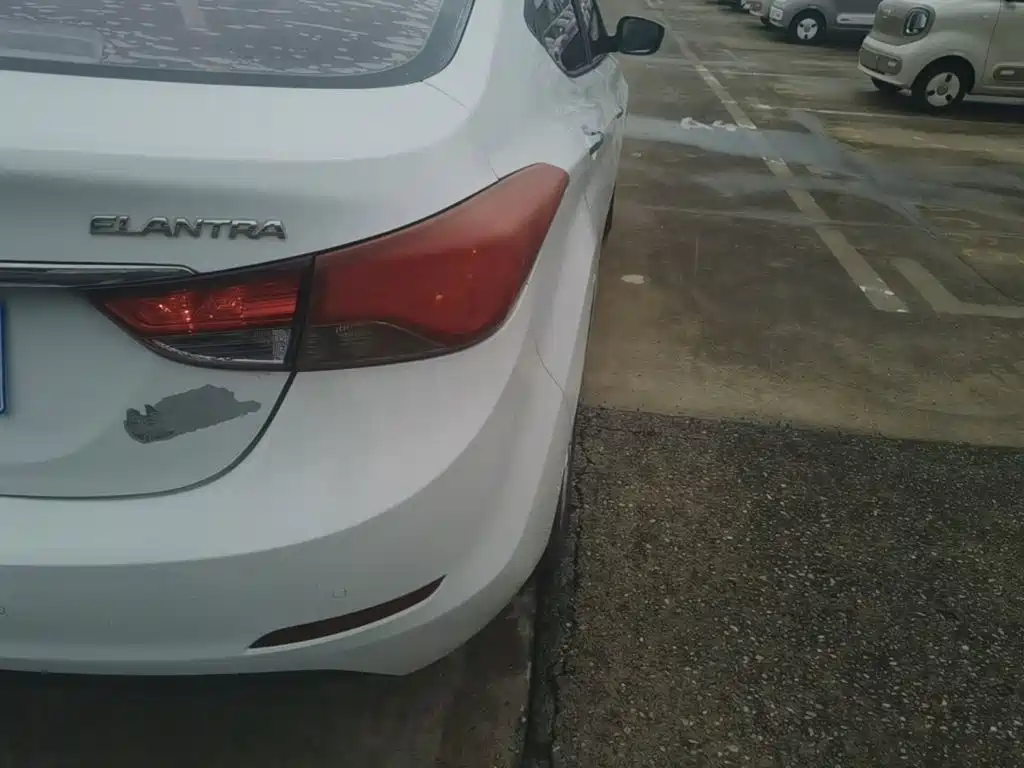Hyundai Elantra 2017 — фото 22