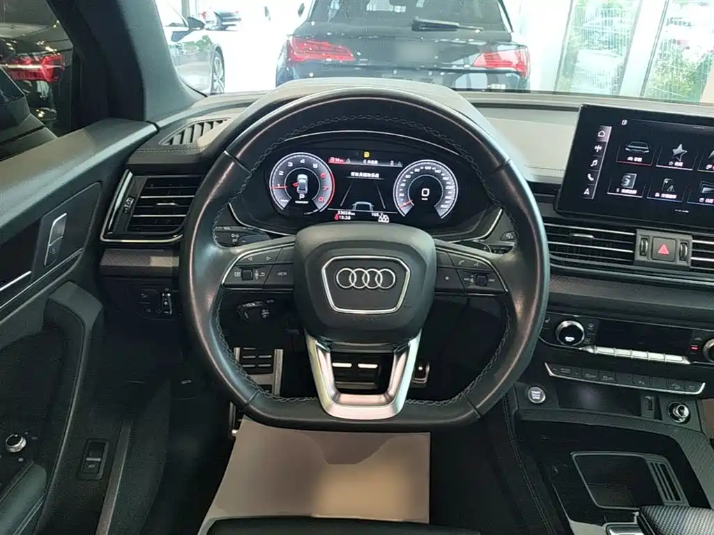 Audi Q5L 2024 — фото 11