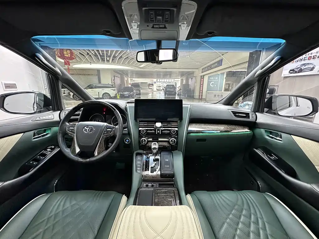 Toyota Alphard 2018 — фото 10
