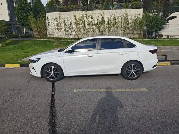 Geely Emgrand 2023