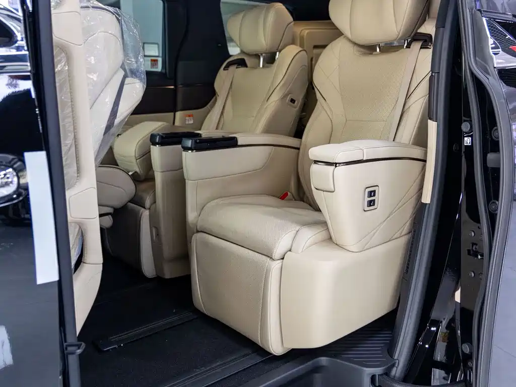 Toyota Vellfire — фото 6