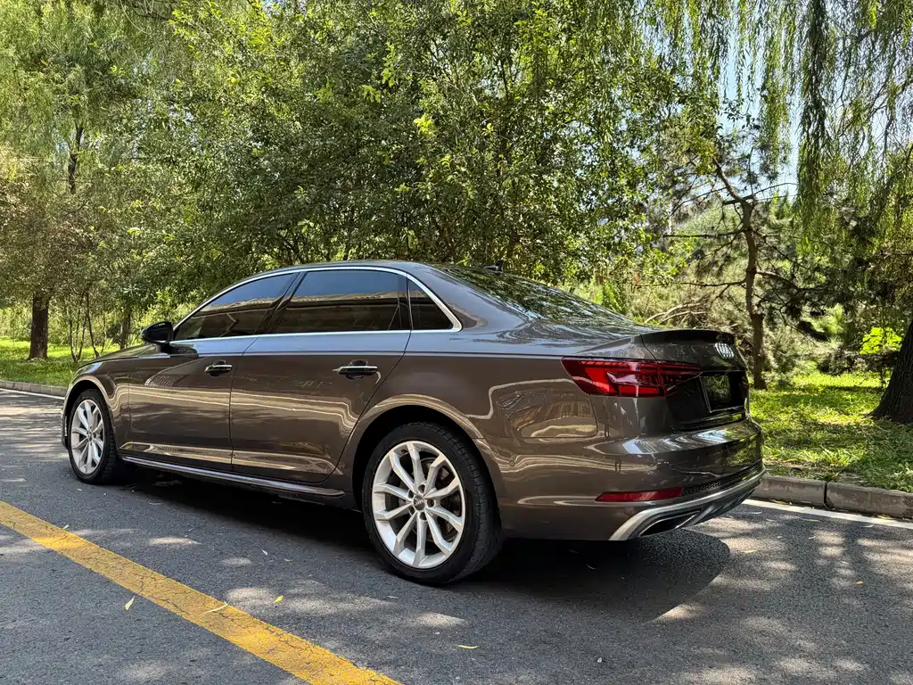 Audi A4L 2019