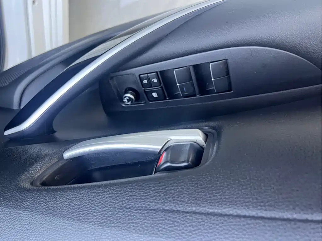 Toyota Corolla 2023 — фото 13