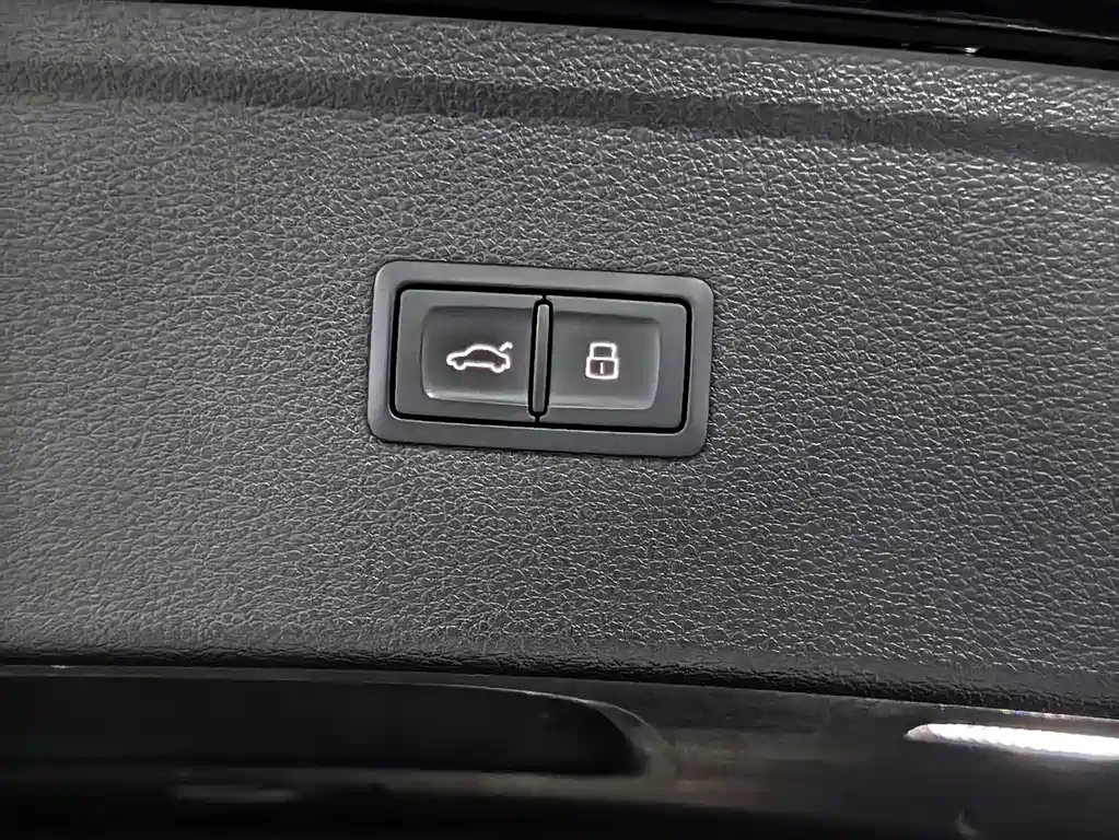 Audi Q5L 2023 — фото 17