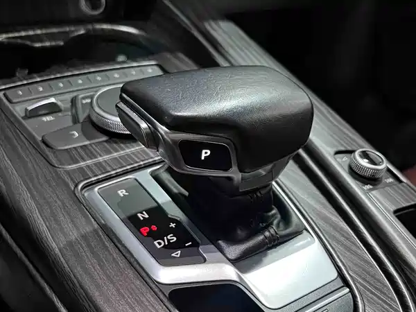 Audi A4L 2020