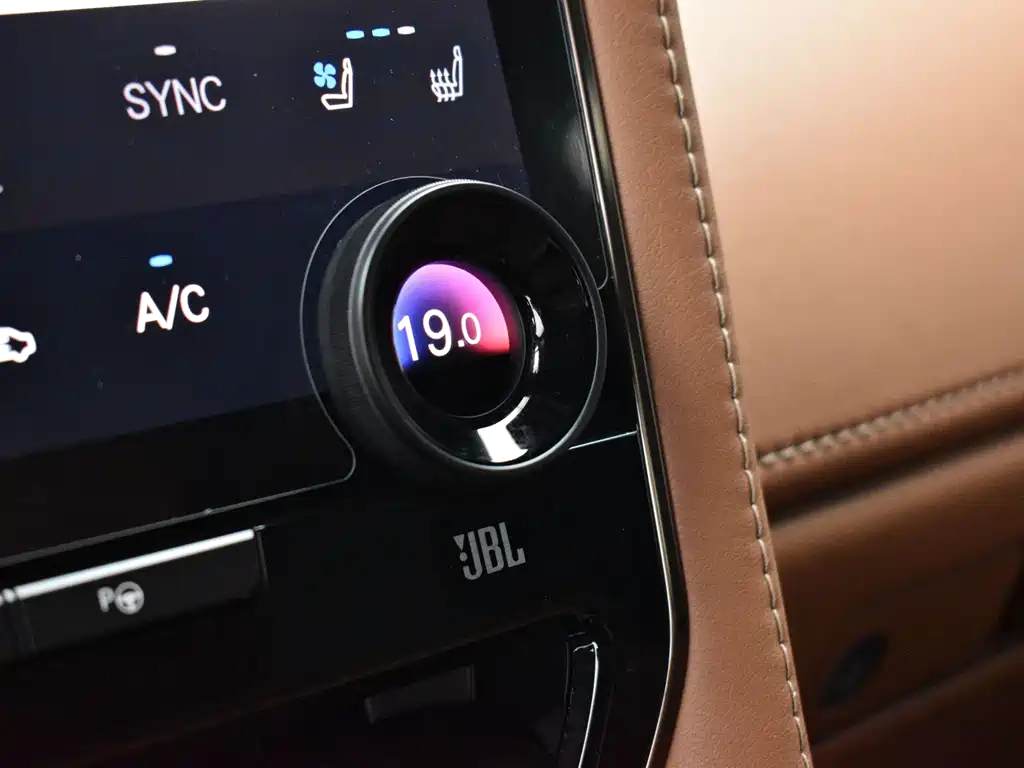 Toyota Alphard 2024 — фото 16