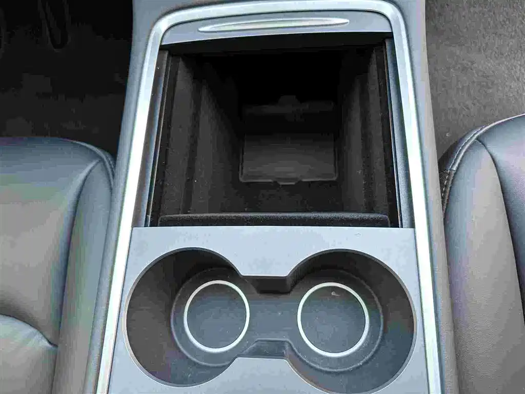 Tesla Model Y 2023 — фото 17