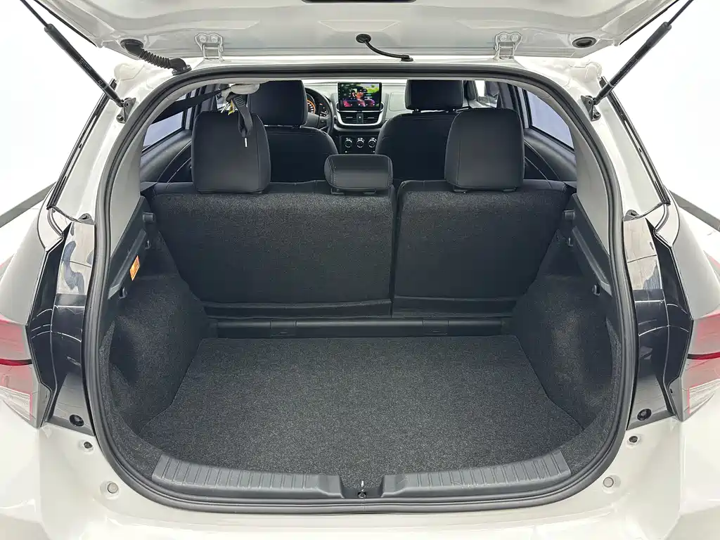 Toyota Yaris L 2022 — фото 16