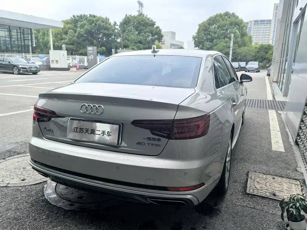 Audi A4L 2019