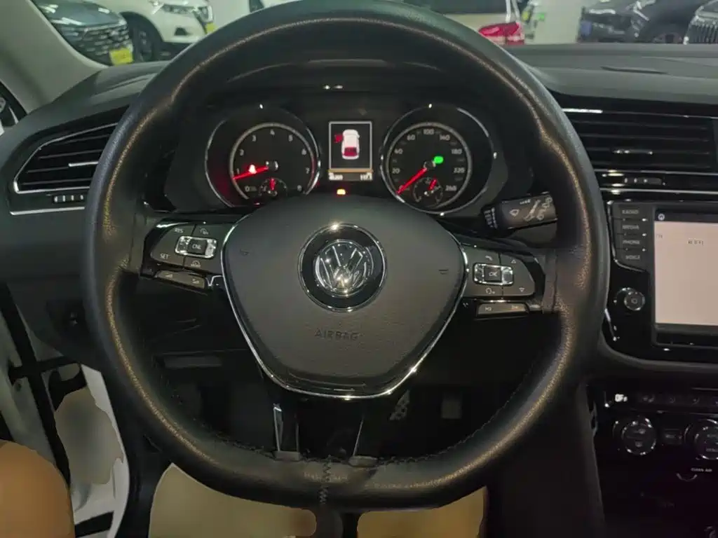 Volkswagen Tiguan L 2017 — фото 11