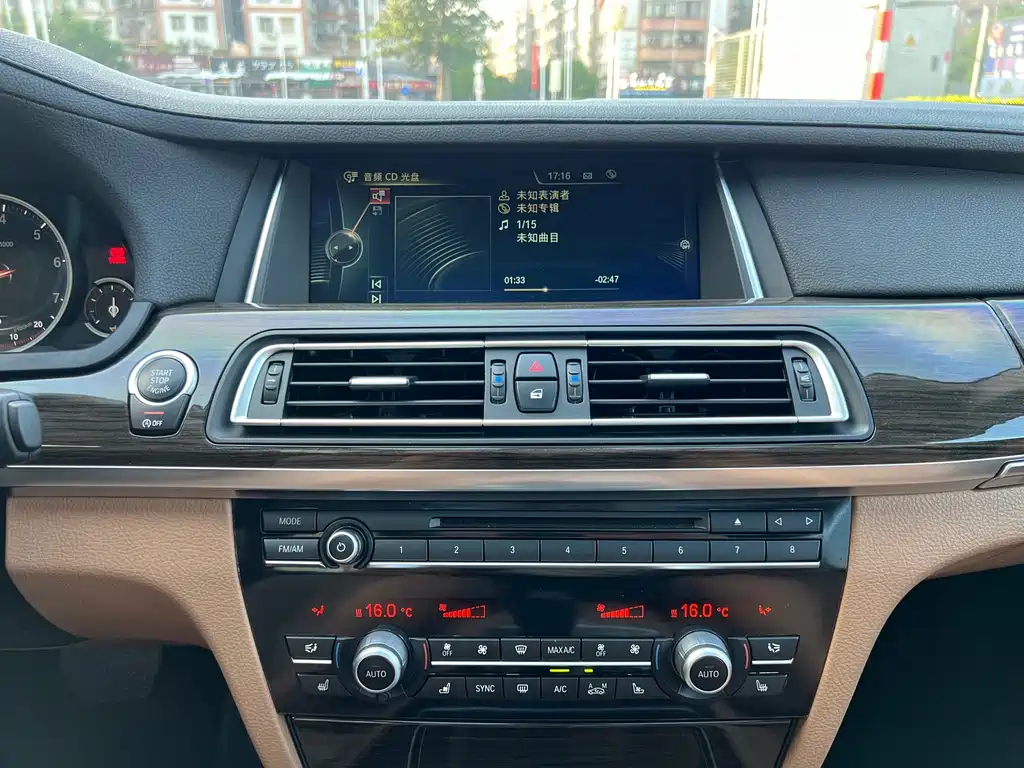 BMW 7 Series 2014 — фото 16