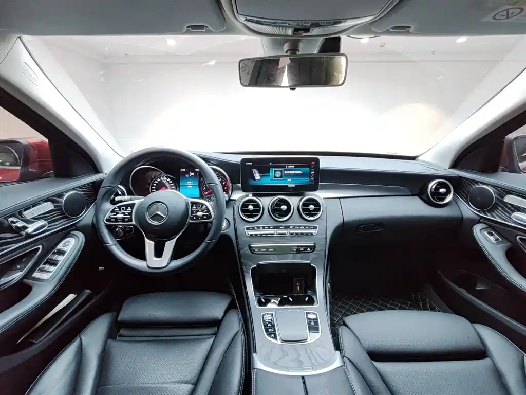 Mercedes-Benz C-Class 2019 — фото 18