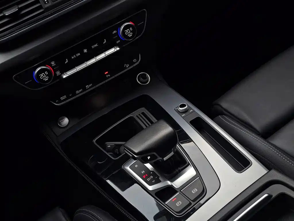 Audi Q5L 2023 — фото 17