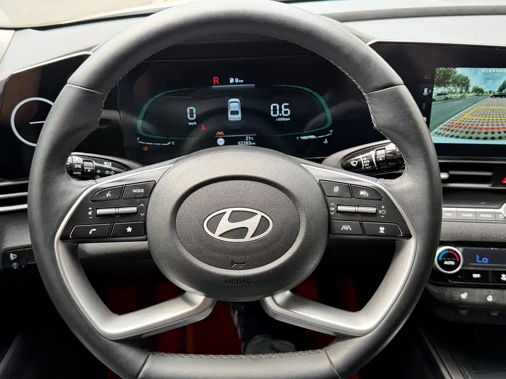 Hyundai Elantra 2023 — фото 16