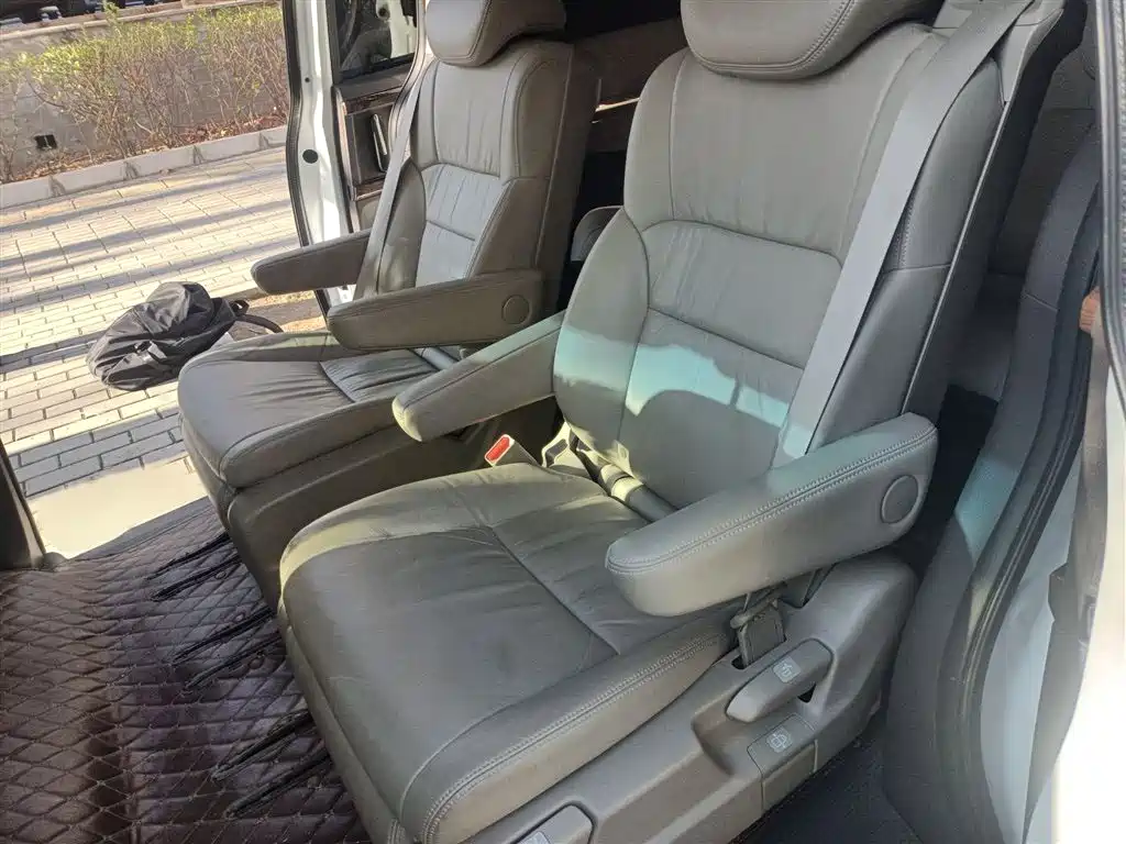 Honda Odyssey 2017 — фото 15