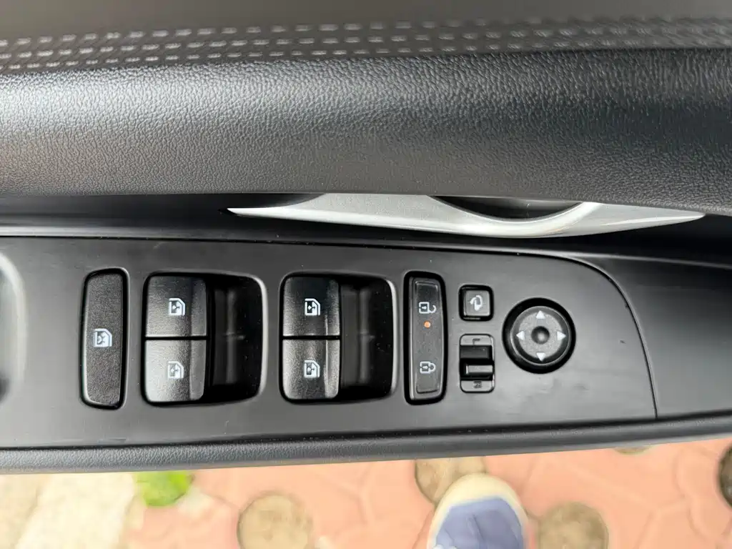 Hyundai Elantra 2023 — фото 11