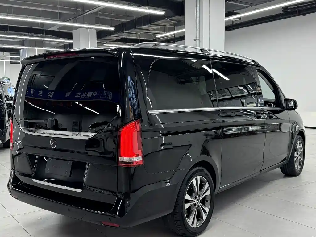 Mercedes-Benz V-Class 2020 — фото 17