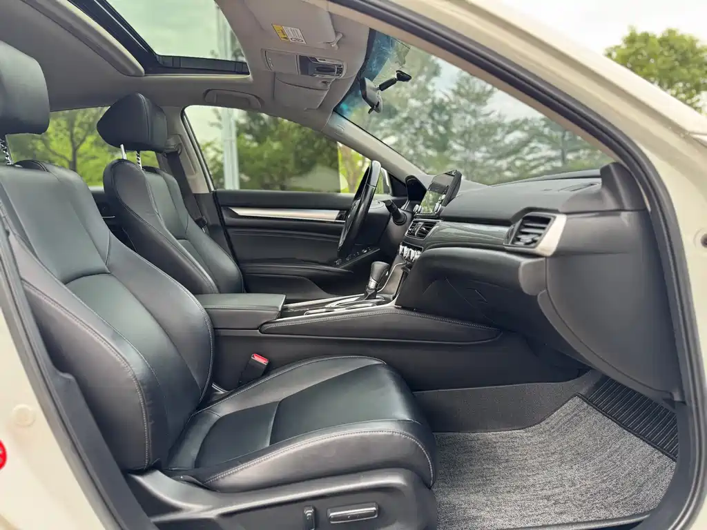 Honda Accord 2019 — фото 12