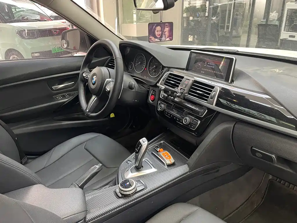 BMW 3 Series 2017 — фото 15
