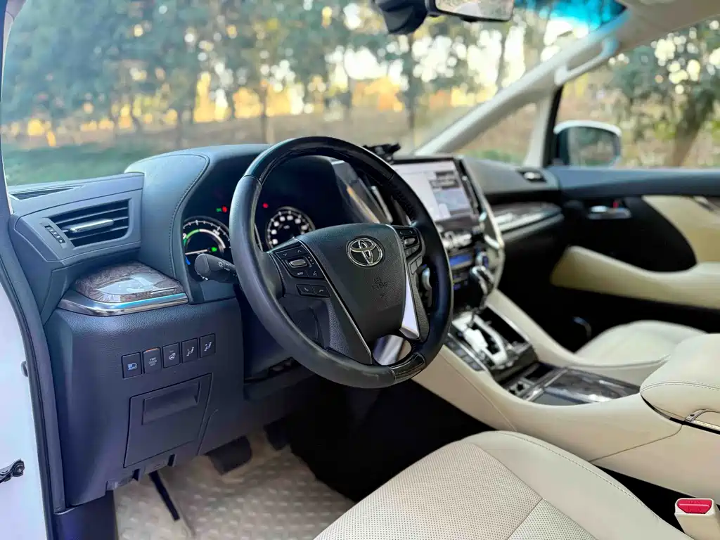 Toyota Alphard 2021 — фото 7