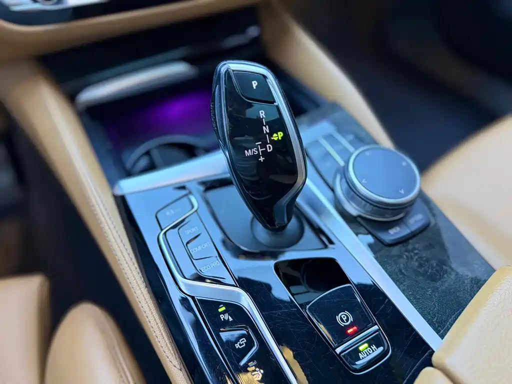 BMW 6 Series GT 2023 — фото 13