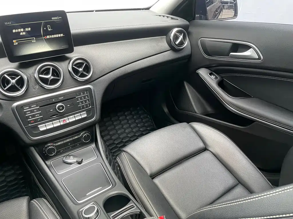 Mercedes-Benz GLA 2018 — фото 11