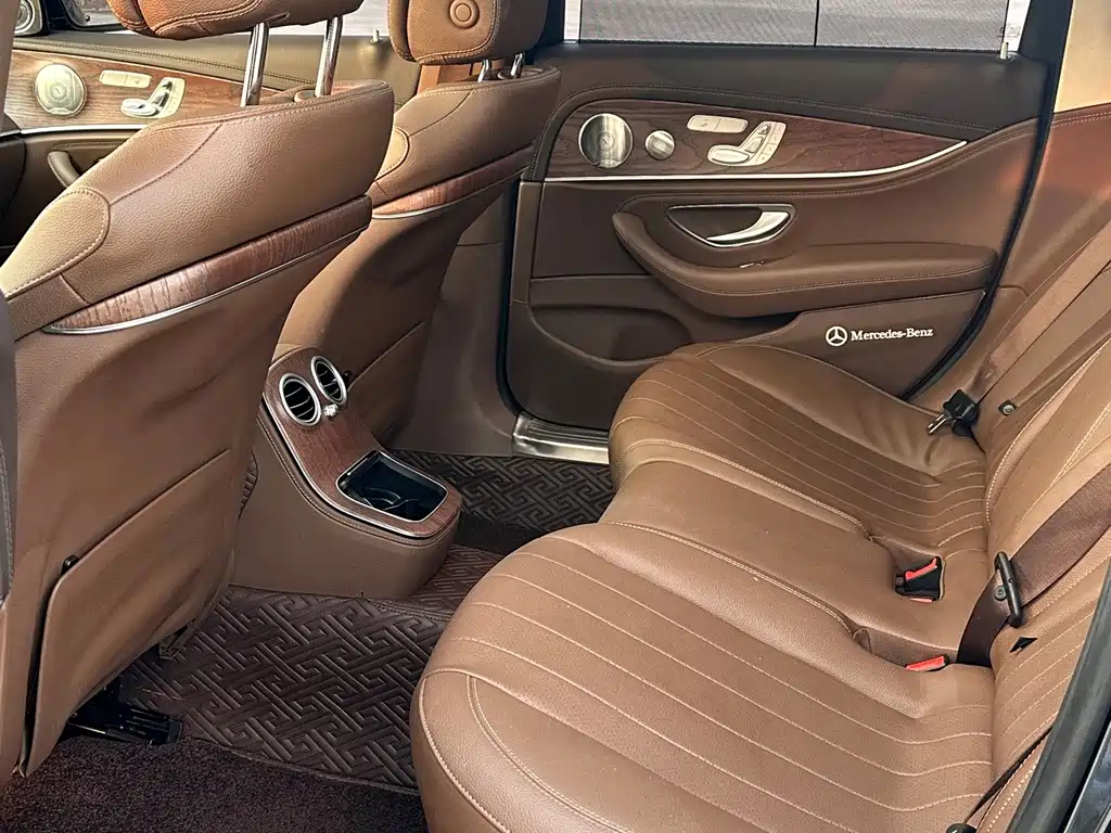 Mercedes-Benz E-Class 2023 — фото 6