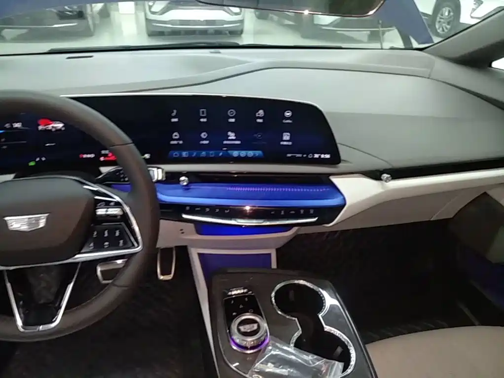 Cadillac IQ Aoge 2024 — фото 13
