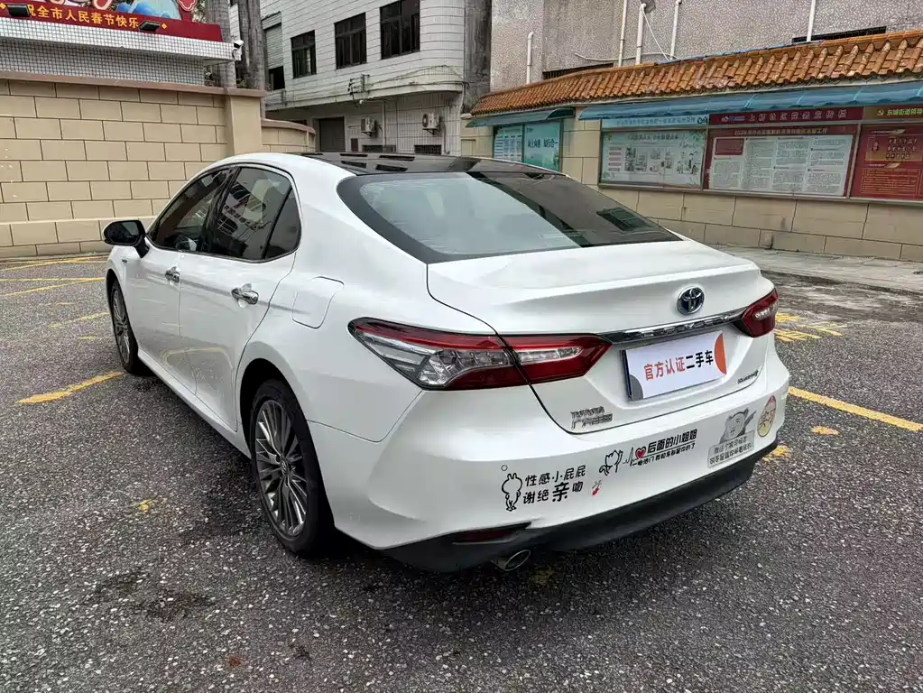 Toyota Camry 2018 — фото 6