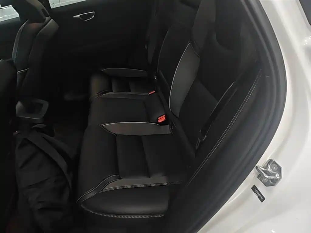 Volvo XC60 2021 — фото 17