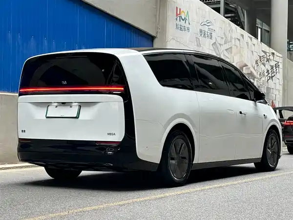 Li Auto MEGA 2025