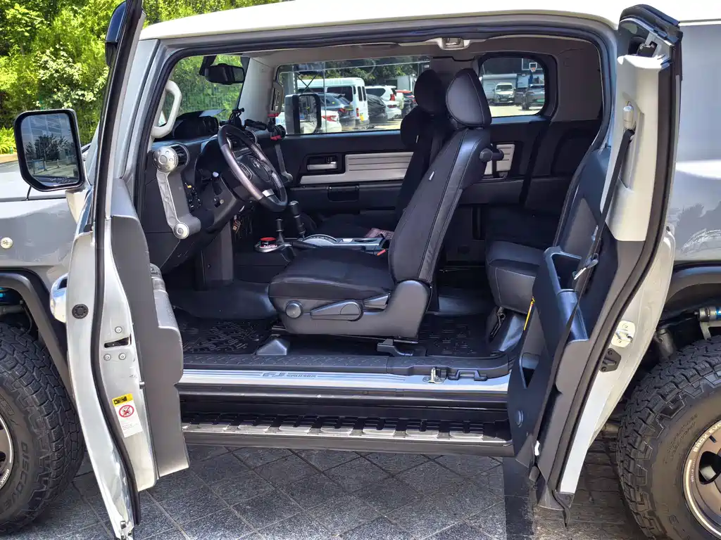 Toyota FJ Cruiser 2019 — фото 15