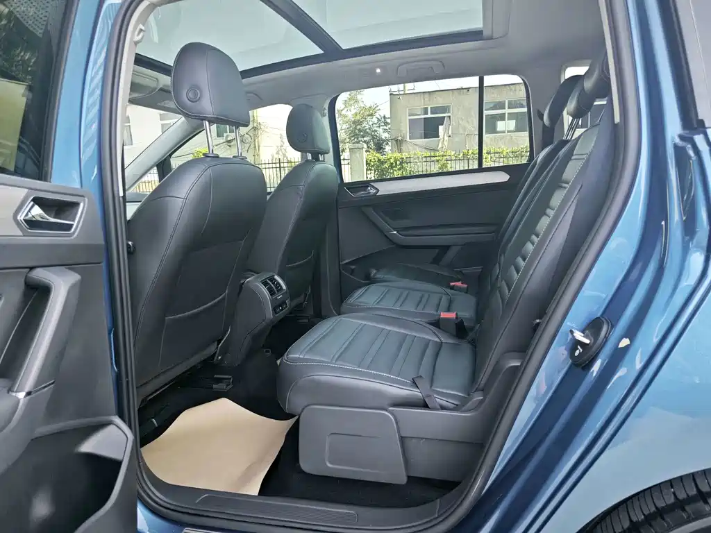 Volkswagen Touran 2018 — фото 10