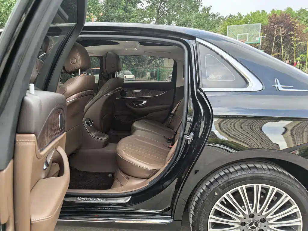 Mercedes-Benz E-Class 2023 — фото 13