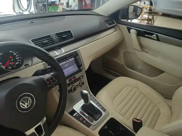 Volkswagen Magotan 2013