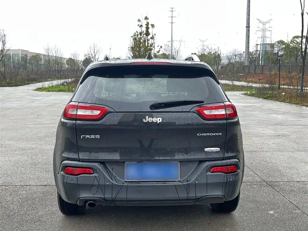 Jeep Cherokee 2017 — фото 6