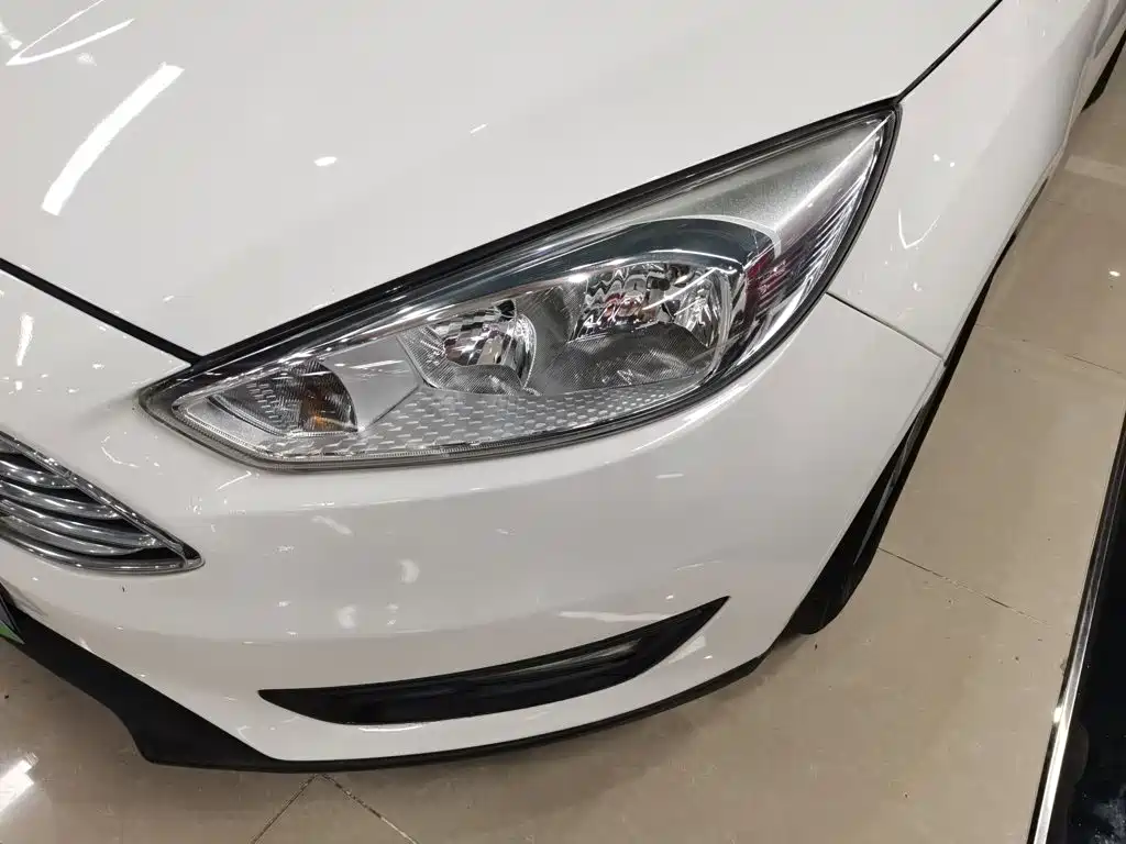 Ford Focus 2015 — фото 18