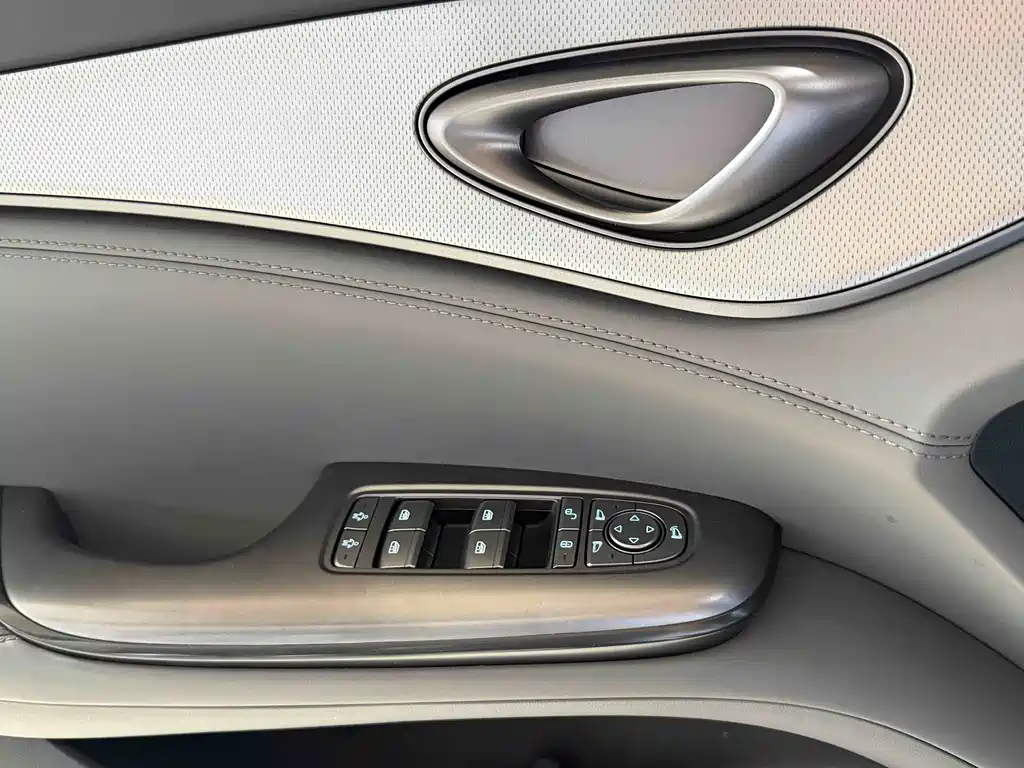 BYD Seal 07 DM-i 2025 — фото 9