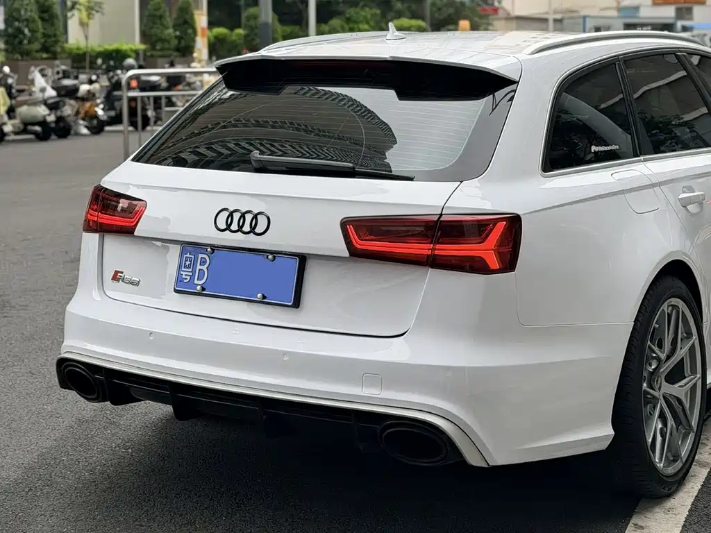 Audi RS 6 2016 — фото 6