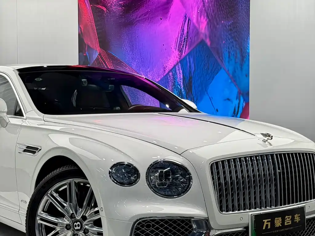 Bentley Flying Spur Plug-In Hybrid 2023 — фото 8